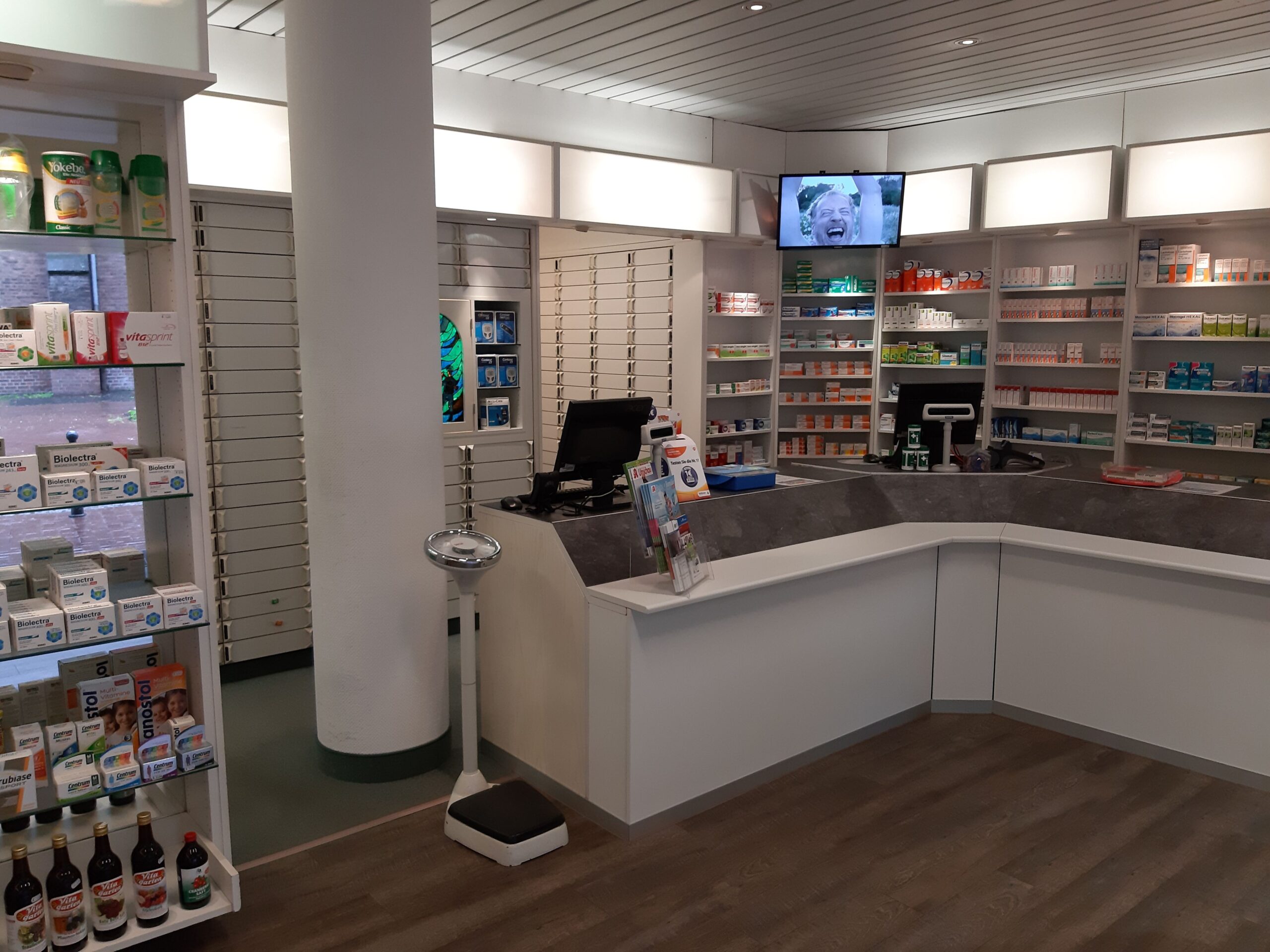 Hubertus Apotheke innen
